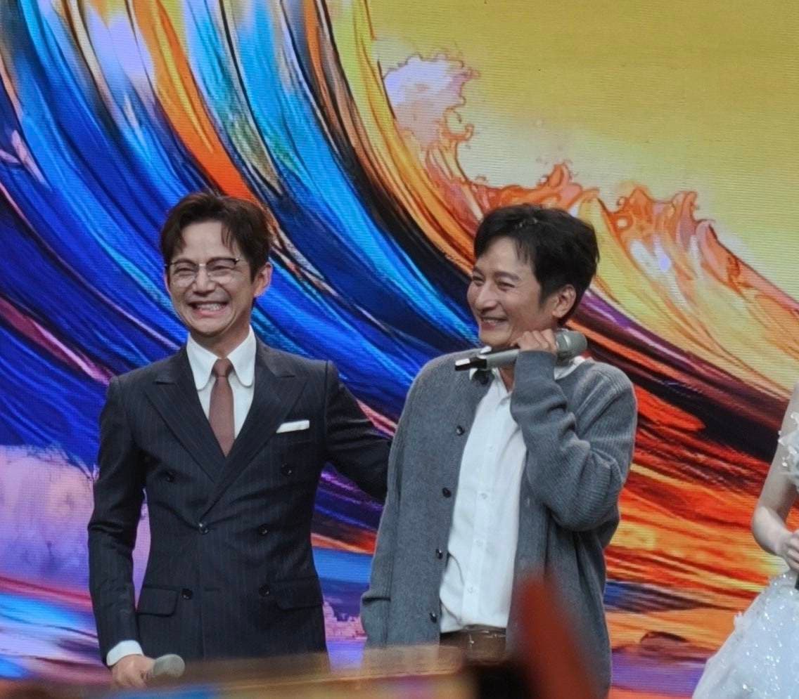 
                    《你好星期六》变脸《快乐大本营》？快乐家族全员回归引全网争议                

