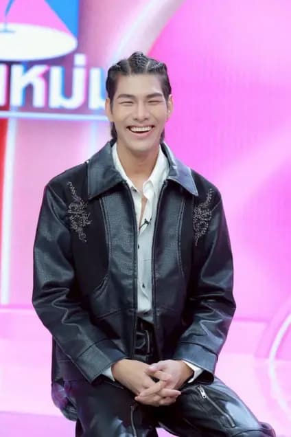 ม่อน 在节目中分享故事的画面