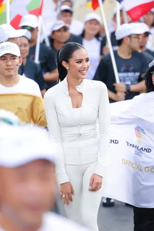 Opal Suchata参与东南亚运动会圣火传递现场照片