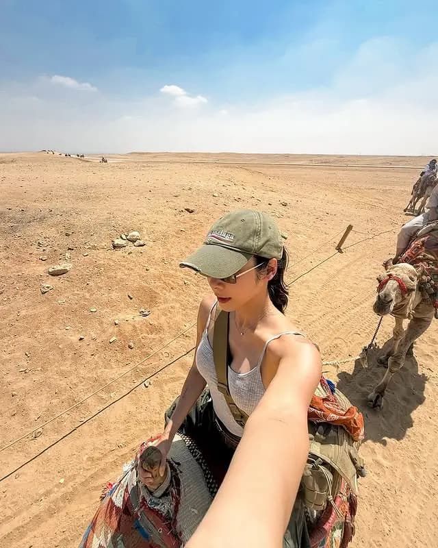 贝贝与披查亚埃及旅行合照