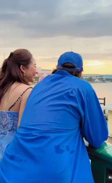 拉拉·宽纳帕幸福笑容特写