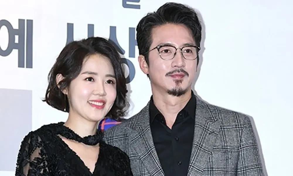 Lee Ha-jung and her husband Jung Joon-ho posing together at a public event.
