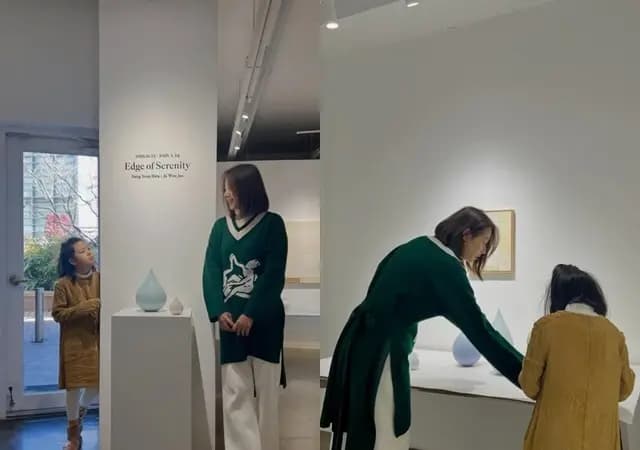 Cho Yoon-hee's social media post announcing her exhibition date with daughter Roah