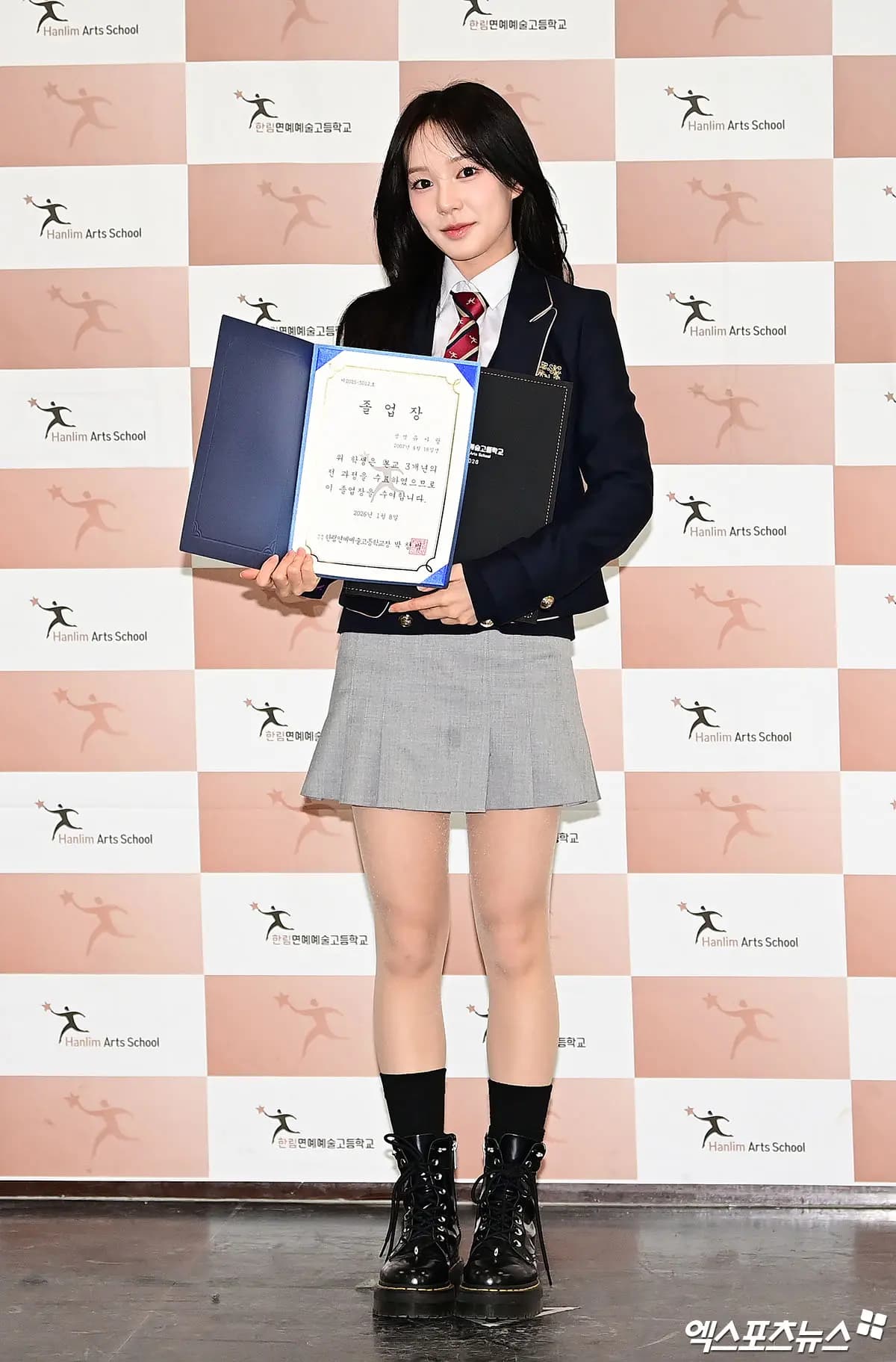 Yoo Sarang delivers heartfelt graduation speech at Hanlim Multi Art School