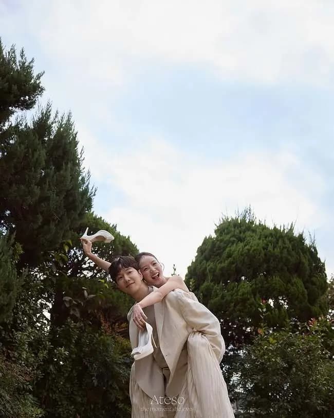 Yoon Soo-young's social media post announcing marriage to Kim Ji-young and upcoming baby