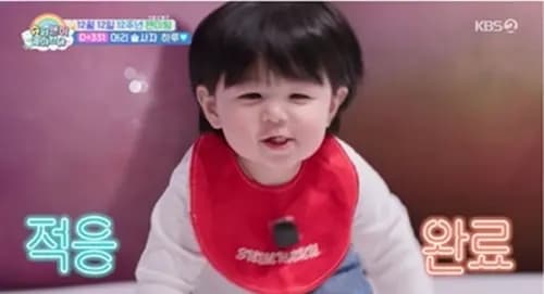 Shim Hyung-tak and his son Haru performing on stage at The Return of Superman fan meeting