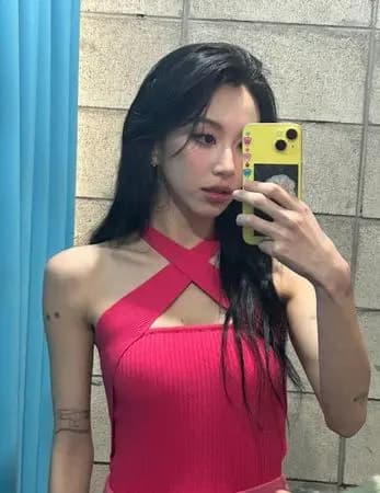 TWICE成员彩瑛个人IG美照,2025FansWorld人气韩星票选女歌手冠军