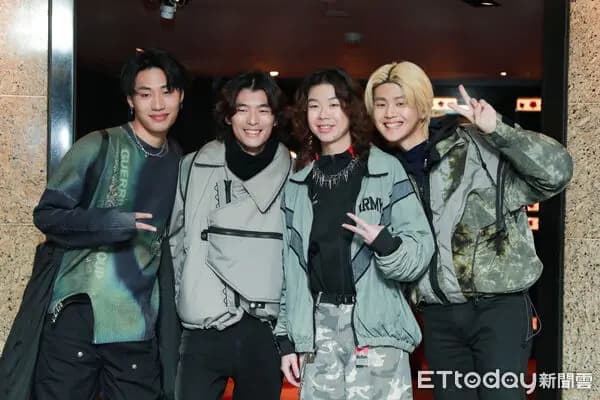 新人樂團帕拉斯成員合照,由左至右為貝斯手漢堡、主唱FAMA、鼓手大寶、吉他手小葵