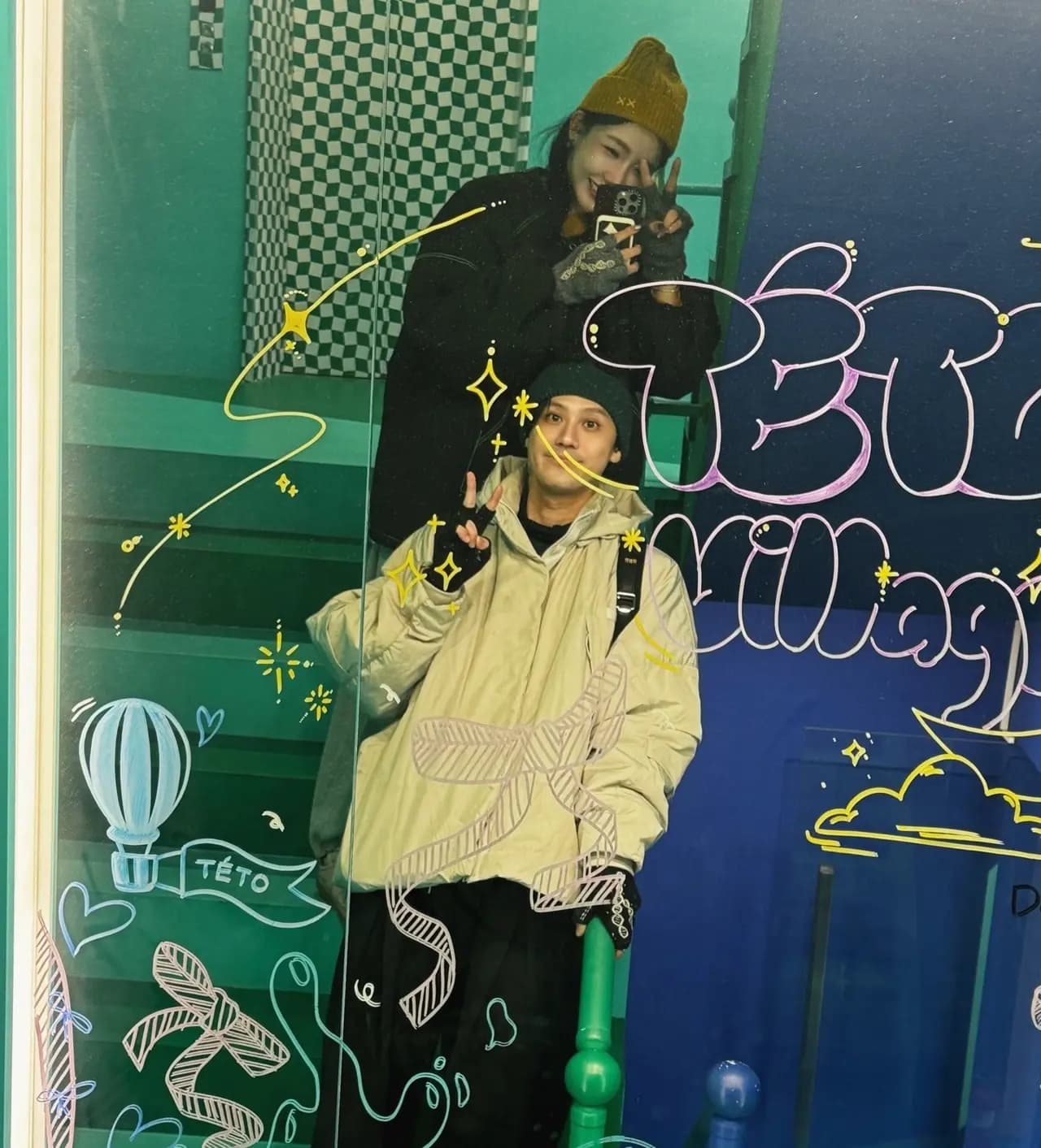 李玉玺与许允乐韩国蜜月旅行俏皮甜蜜合影