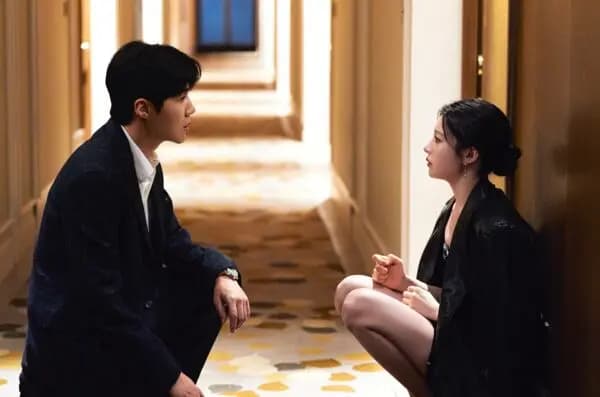 《爱情怎么翻译?》主海报,金宣虎高允贞身处意大利唯美街景