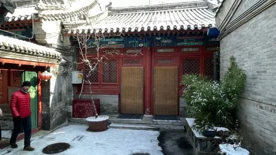 杨奇在社交平台发布雪景与打油诗的动态截图