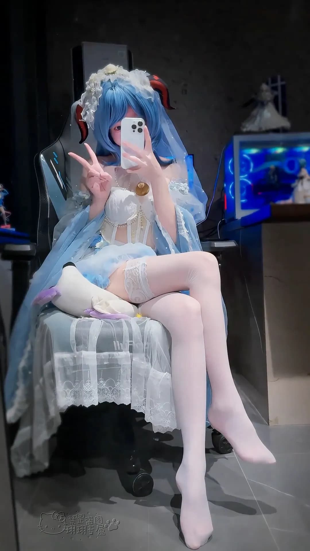 珝珝甘雨花嫁cos照 洁白礼服尽显浪漫氛围